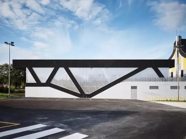 1749117138157855.jpg 娜塔莉•马克莱尔体育馆1.jpg