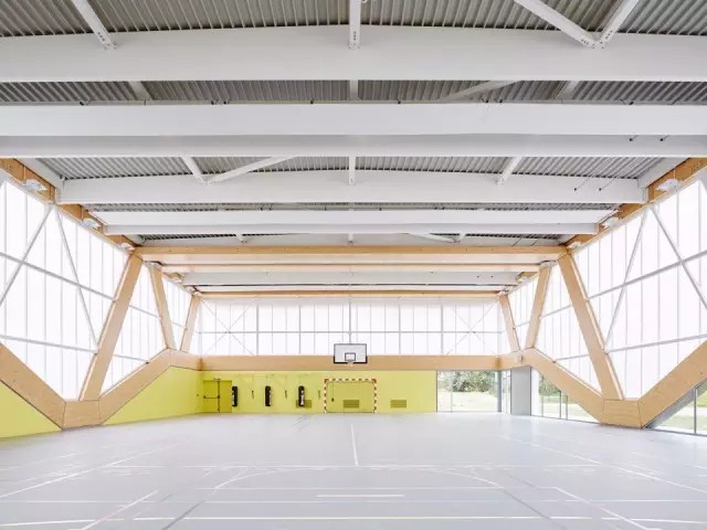 1749117160180187.jpg 娜塔莉•马克莱尔体育馆3.jpg